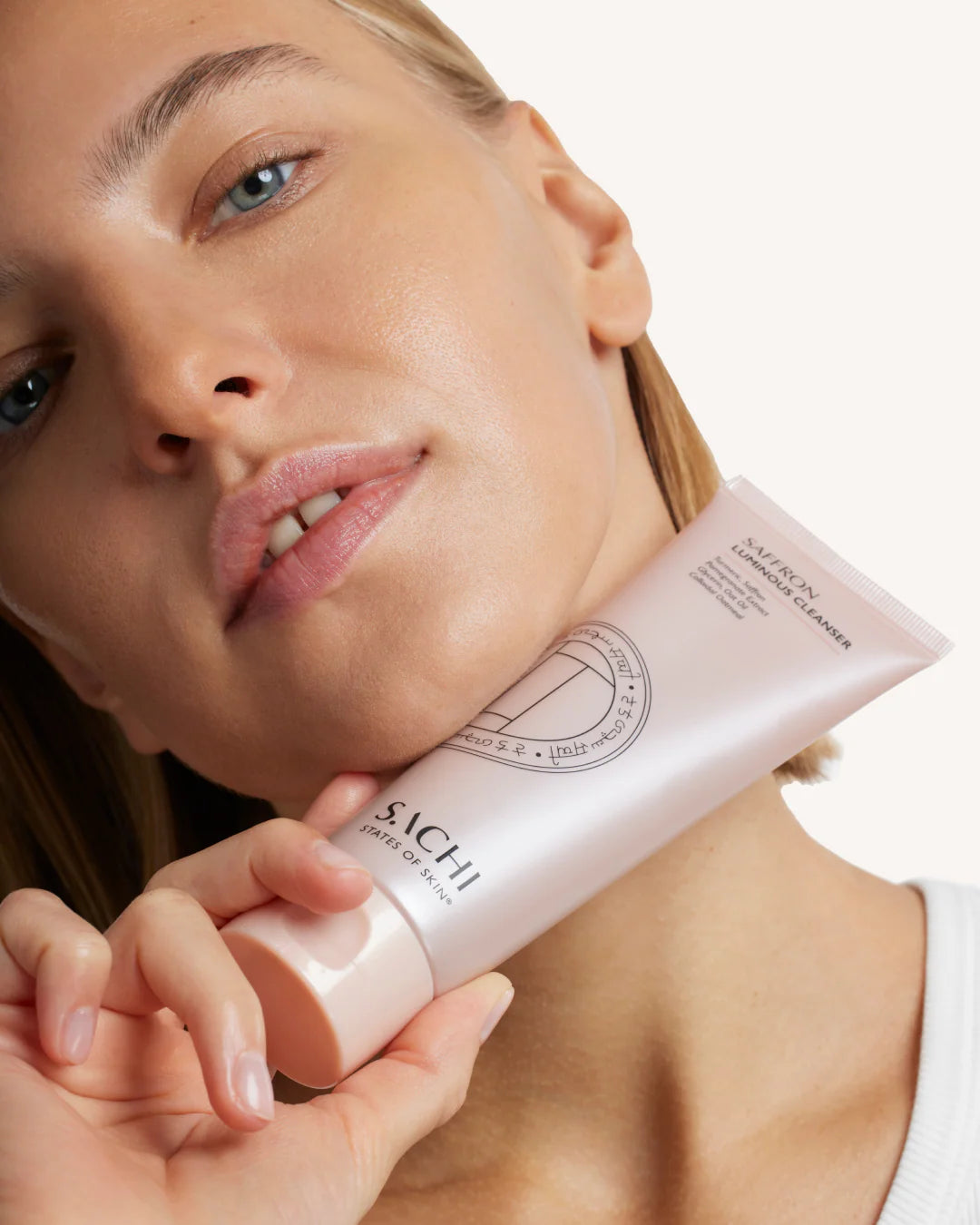 Saffron Luminous Cleanser