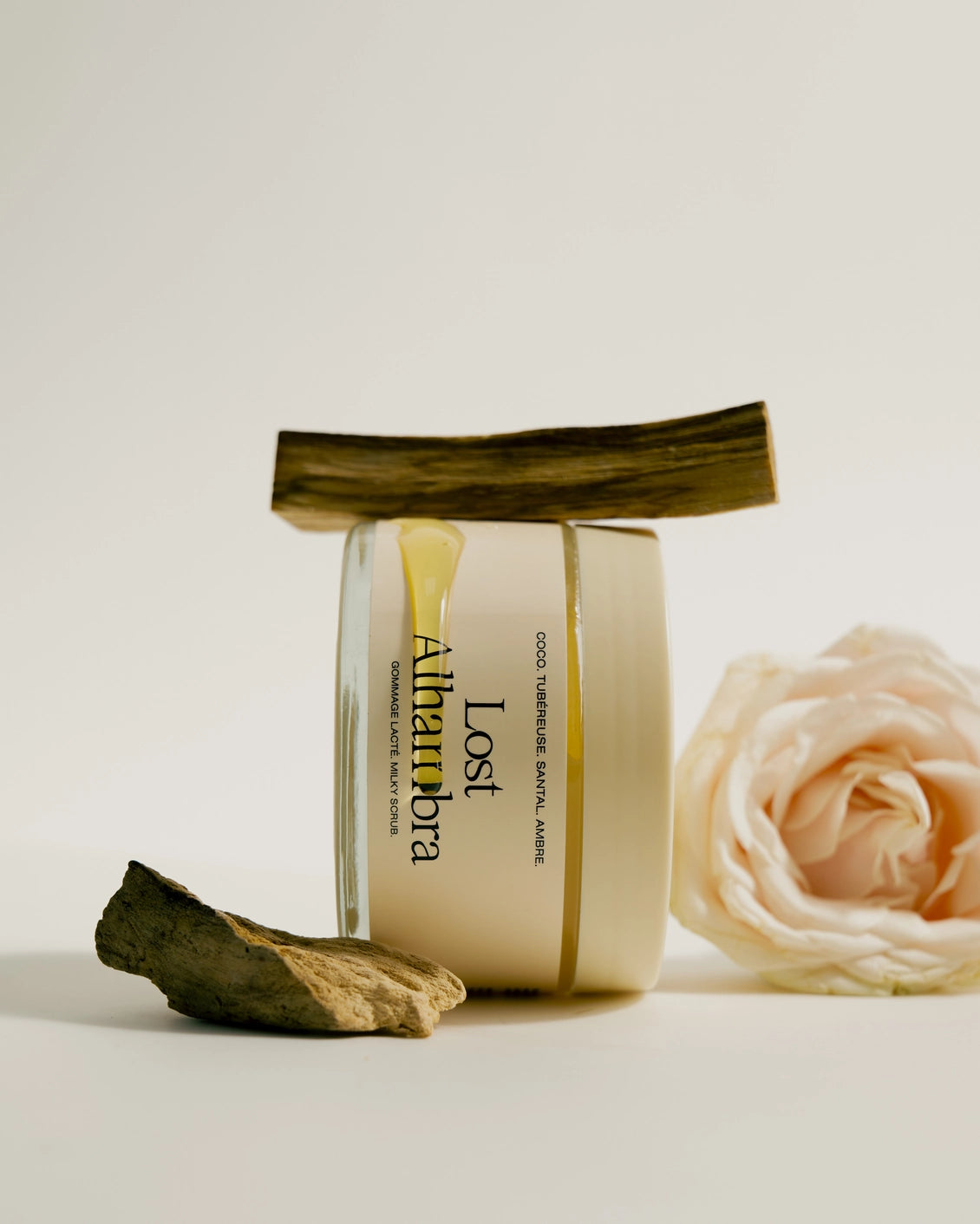 Exfoliant de corp cremos & parfumat - Lost Alhambra